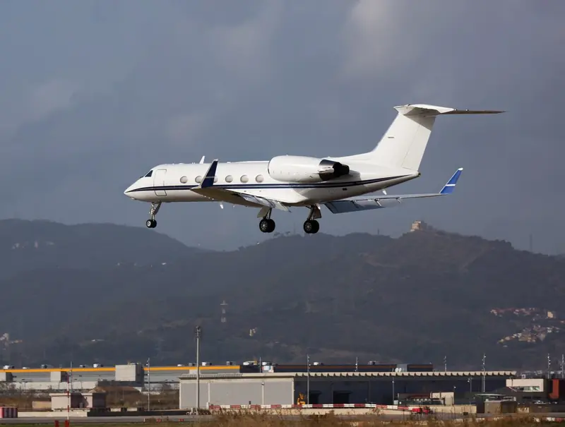 Midsize business jet